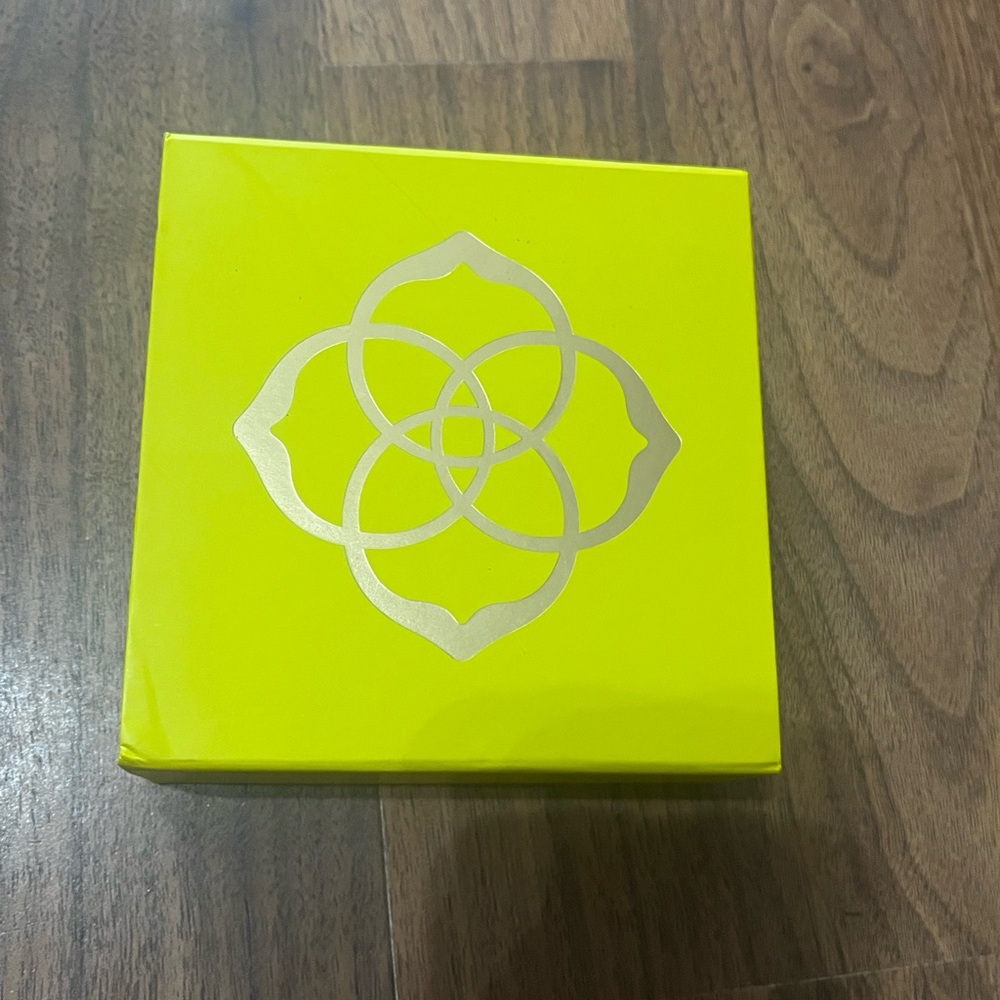 👝Empty Kendra Scott Box with empty Pouch 👝 - Picture 3 of 3